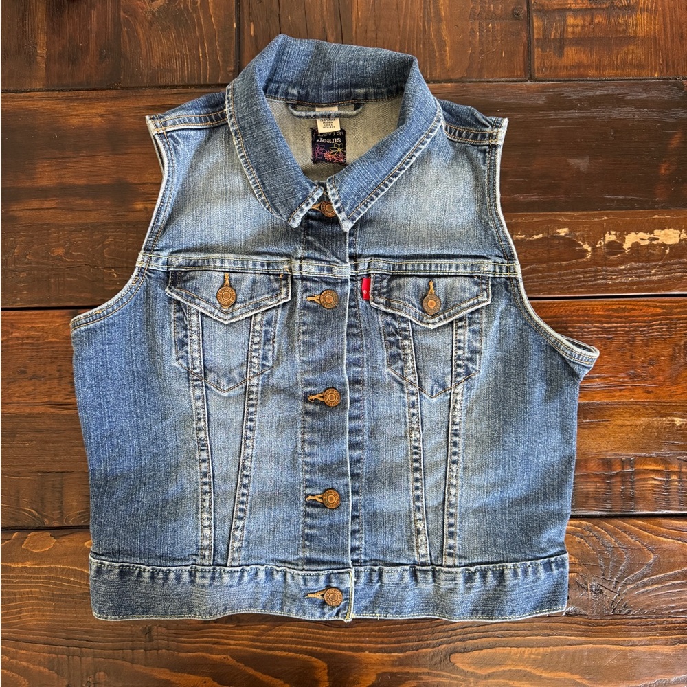 Levi's Classic Blue Stretch Distressed Denim Cropped Trucker Vest. Size M. GUC.